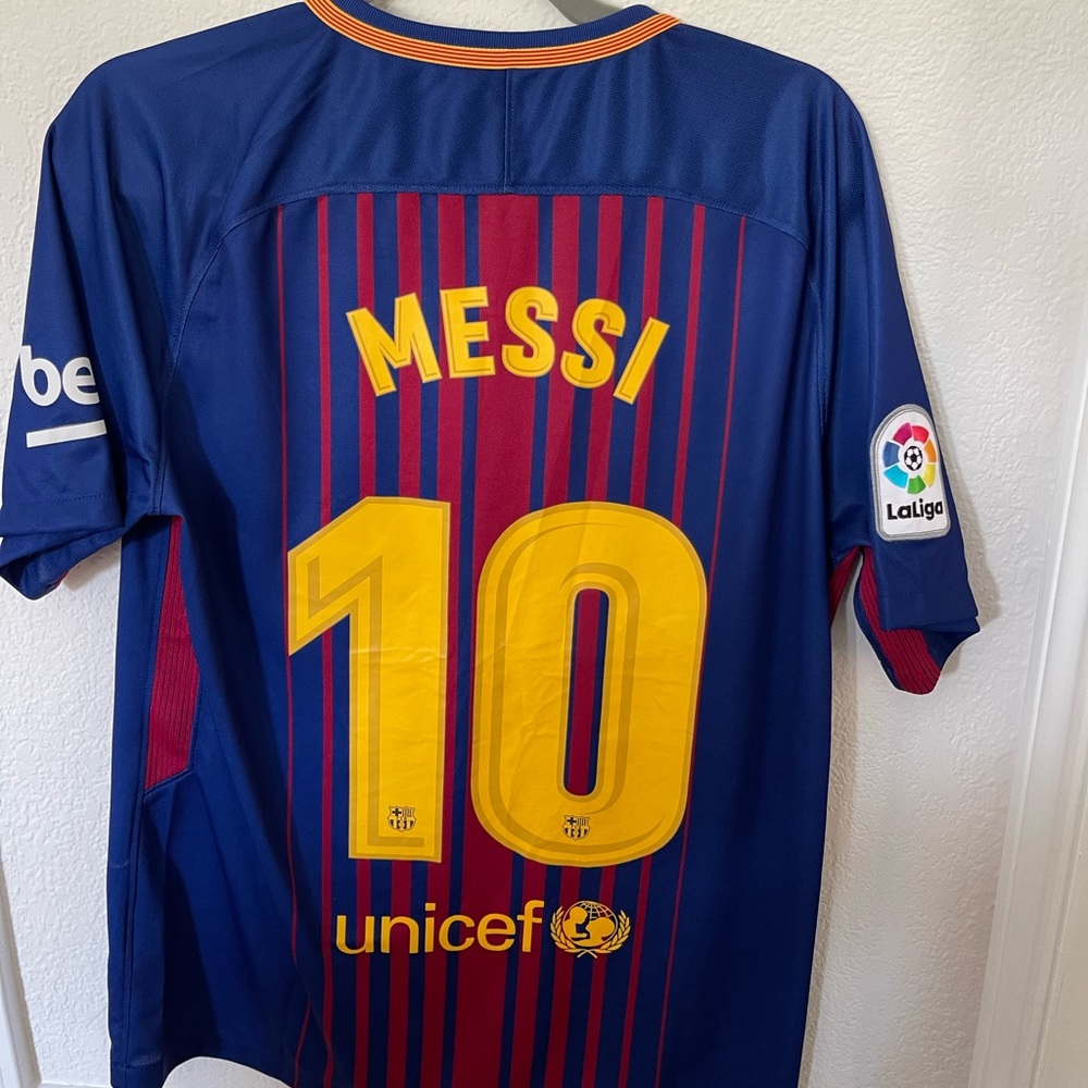Nike 2017/18 FC Barcelona Lionel Messi #10 Home Jersey size: M